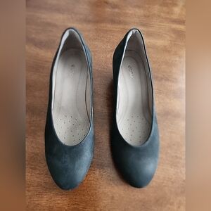 ECCO BLACK SUEDE SIZE 5.5 WEDGES